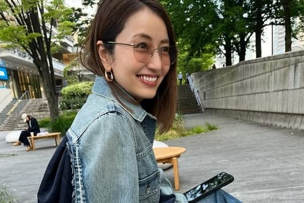 ほんの“ちらっ”のお出かけも、デニムでおしゃれに！矢田亜希子の休日ファッションに釘付け‼