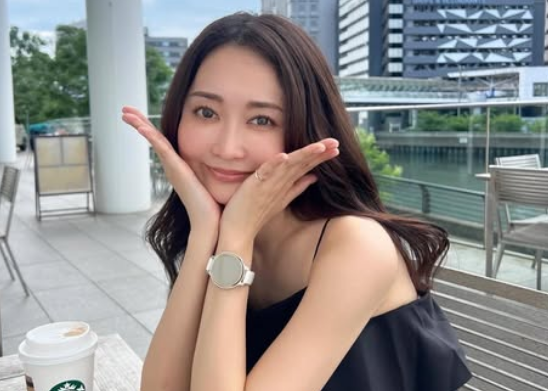 「色っぽいね〜」美女リポーター、カフェ巡りタイムに魅せた”美フェイス・開放ショット”！ファンうっとり「素敵だぜ」