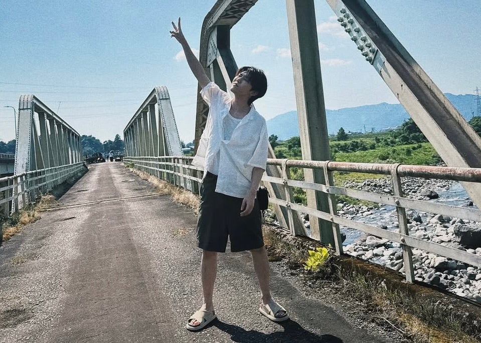 夏色の瞬間を切り取る…若井滉斗が見せた“わかいのなつやすみ”