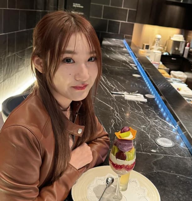 卓球🏓加藤美優 　限定パフェを堪能💕デートプランはこれでイケる？