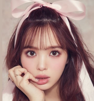 藤田ニコルがcimerの大人気メルティグロウラメチークから新色がでます！と報告