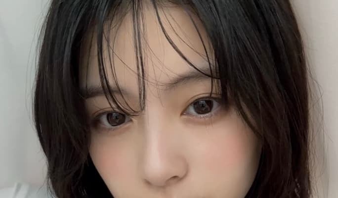 「でぐまゆ尊い」出口夏希、仲良しな横田真悠がプロデュースするブランドの服を着用した姿を公開！