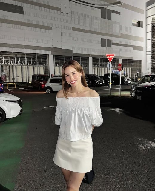 「その可愛いさ天使すぎる」ミニスカに映えるアスリートの日焼け姿！三谷沙也加、オフショットで見せた素顔