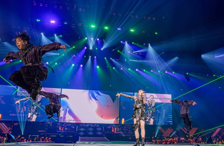 圧巻パフォ！May’n、アニサマ20周年で「Chase the world」熱唱