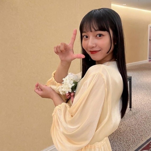 山之内すずが神戸賞授賞式で贅沢な時間を過ごす！