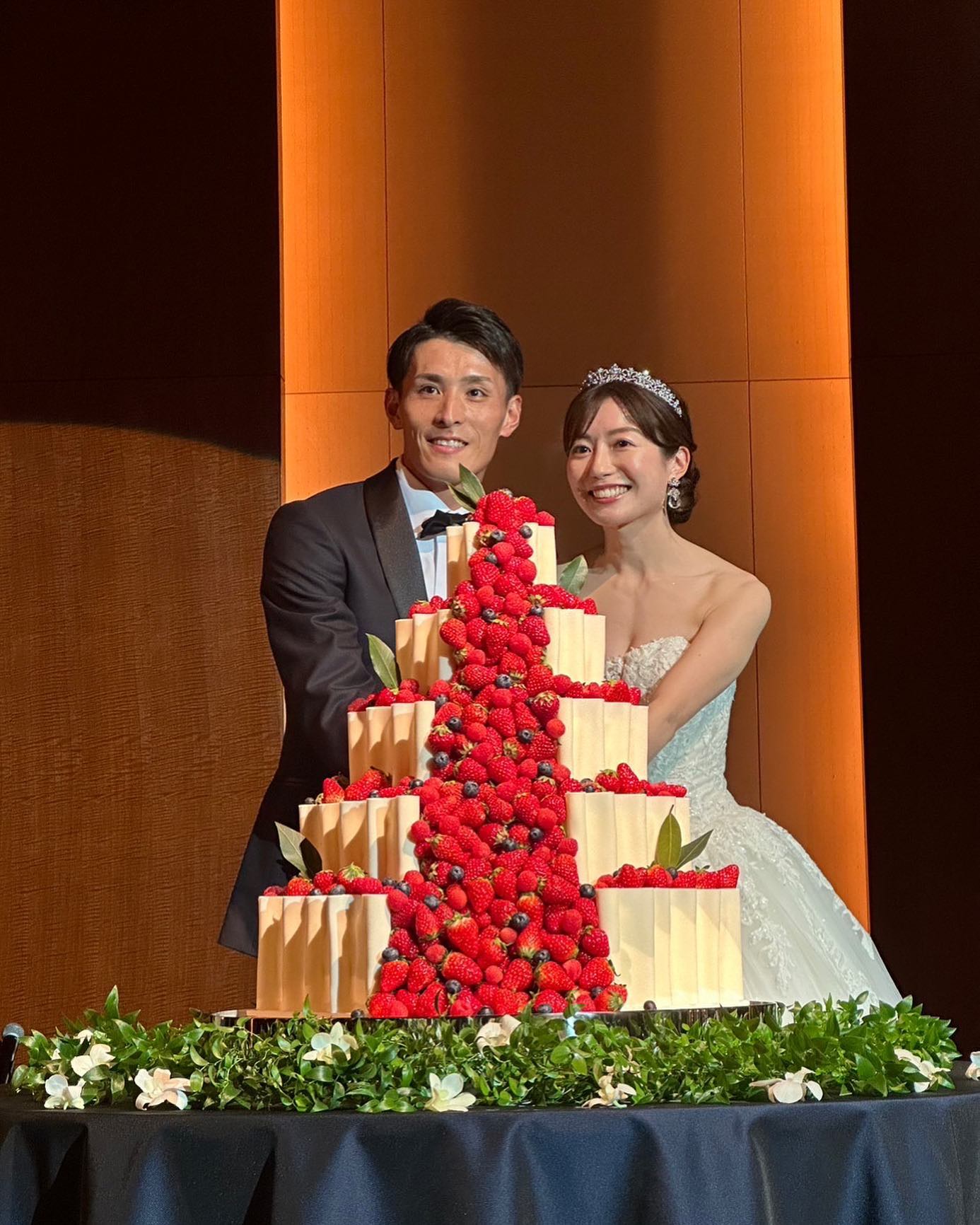 服部勇馬、平山雅アナとの挙式ショットに祝福の嵐🎉