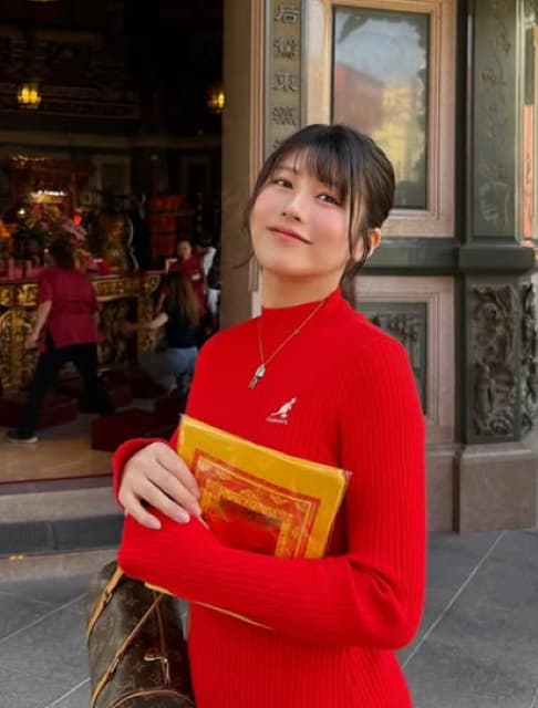 不敵な笑みに注目！グラドル・ちとせよしの 最新ショットが「超カワイイ」と話題に！