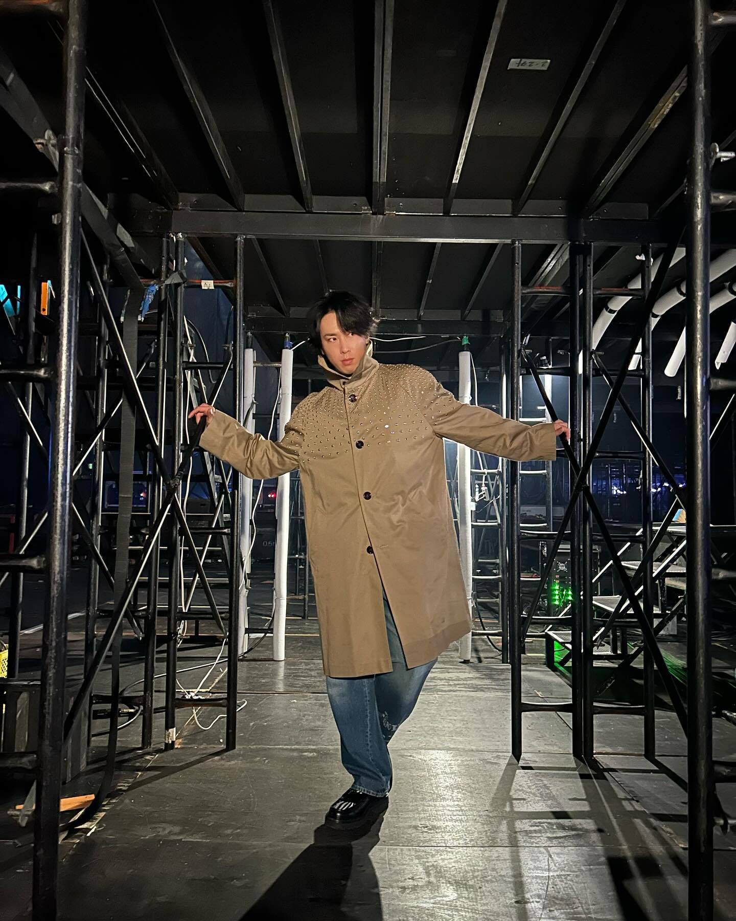 宮舘涼太、CHANELデニムで魅了！福岡公演2日目の「だてぐらむ」更新に歓喜の嵐！