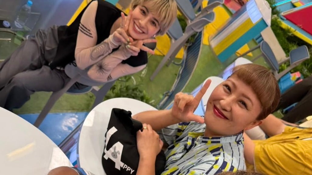 「朝から顔圧全開でした」元なでしこ・丸山桂里奈、大好きな金髪美女〇〇との共演で笑顔に！