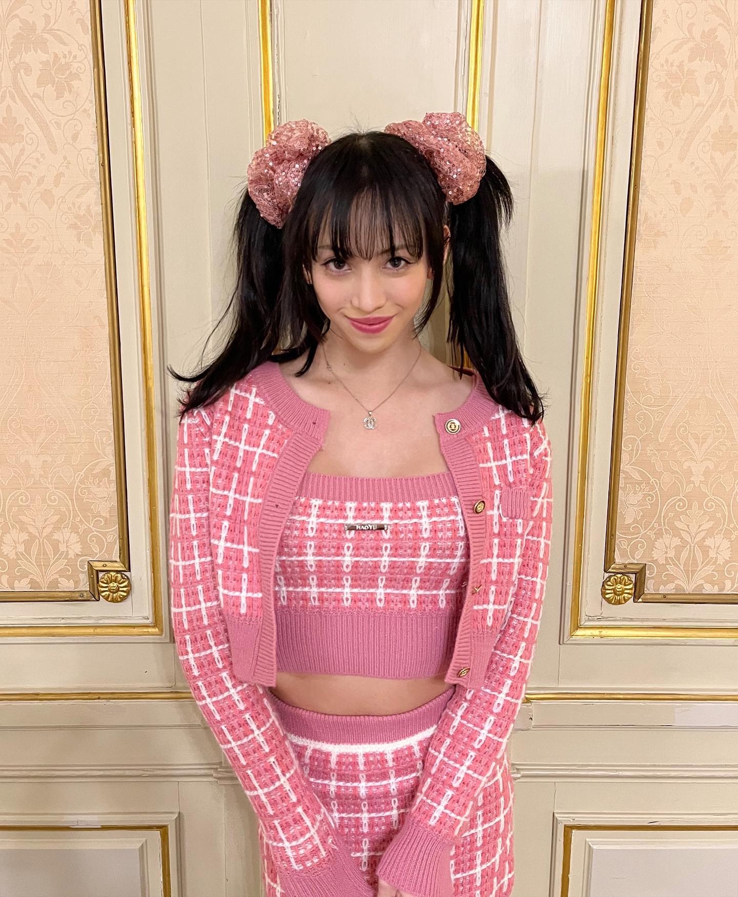 ryuchellが全身ピンクのヘソ出し&ミニスカ姿で登場❤️「ツインテールも似合いすぎてます❤️👏」