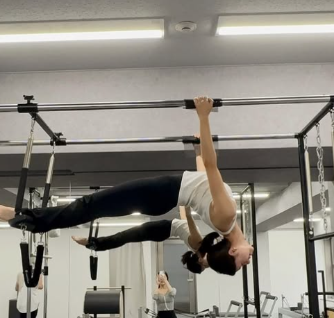 爽快トレーニング！MBSアナ河西美帆、勤務明けに見せた圧巻の鉄棒ポーズ