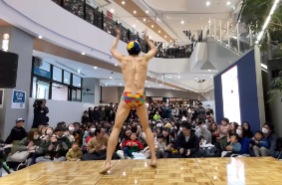 小島よしお、新年初ライブで“ダッピーヤ”炸裂！