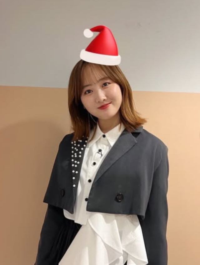 サンタ帽がキュート！本田望結がクリスマスをお祝い