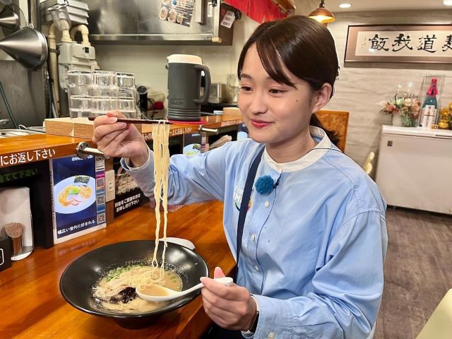 TBSアナ・篠原梨菜「朝の体にしみる」絶品豚骨ラーメンに舌鼓！