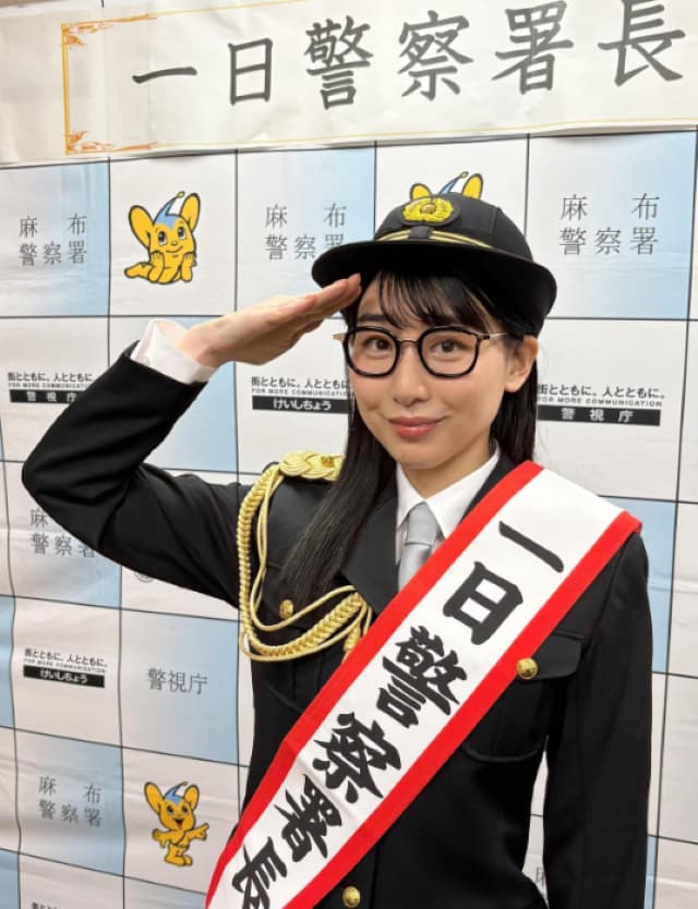 「感無量でした」ハシヤスメ・アツコが一日警察署長に