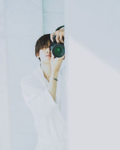 「やばい、ドキドキした」Snow Man・向井康二、バスローブ姿のオフショット公開！