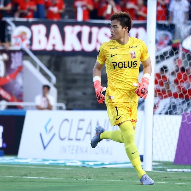 浦和レッズ守護神が勝利報告！真剣な表情で見せたプロの責任感