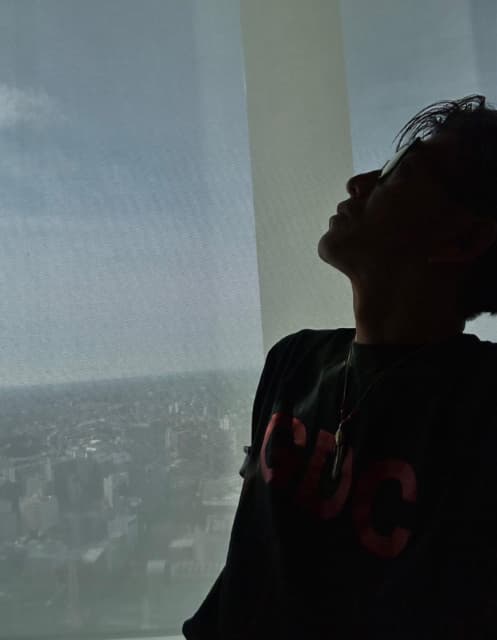 「皆さんも、しっかり水分補給してくださいね！」木村拓哉が地方ロケの合間にオフショットをシェア