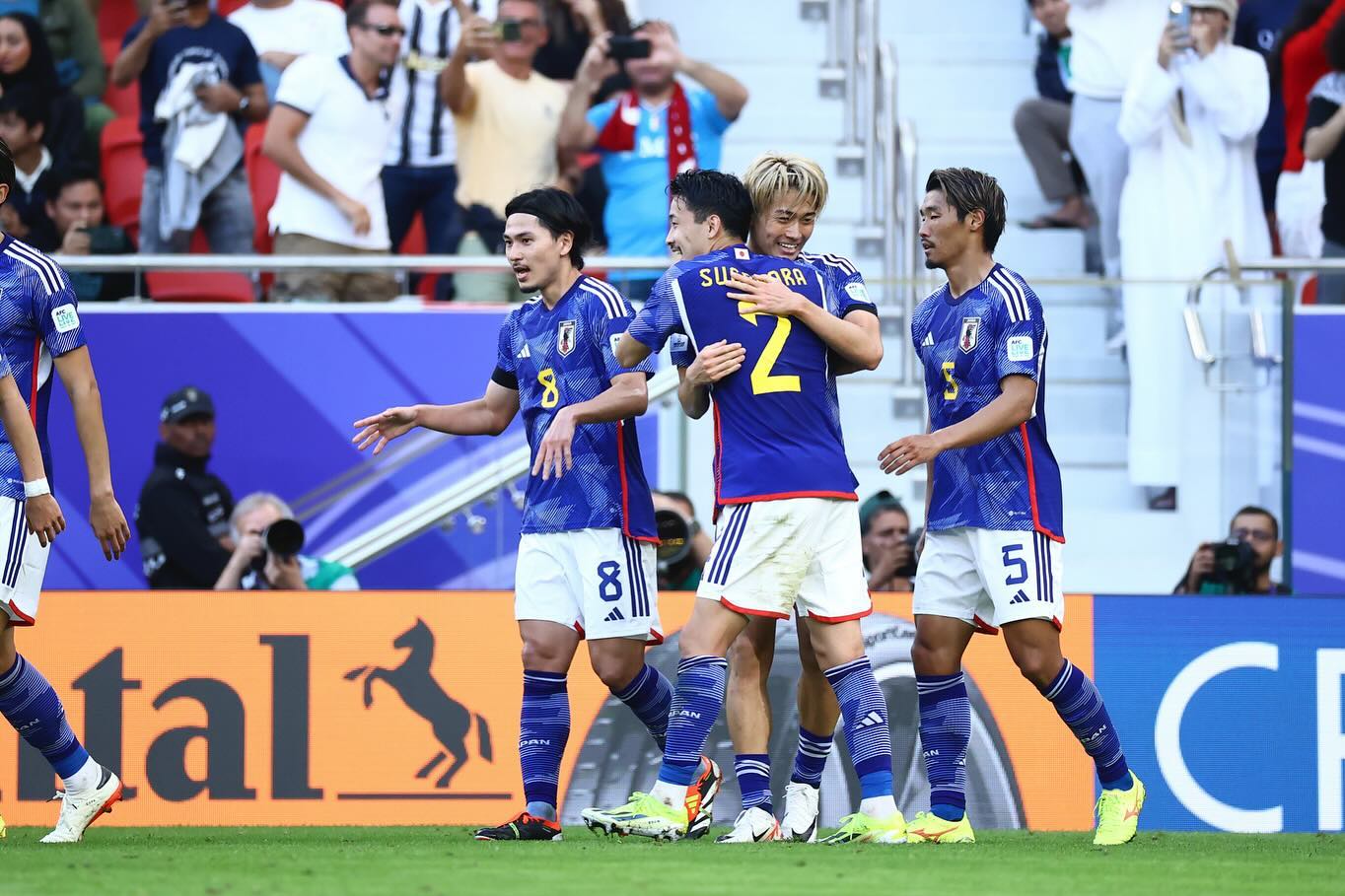 スタメン出場の菅原由勢がファンへ勝利を報告「次もみんなで！」