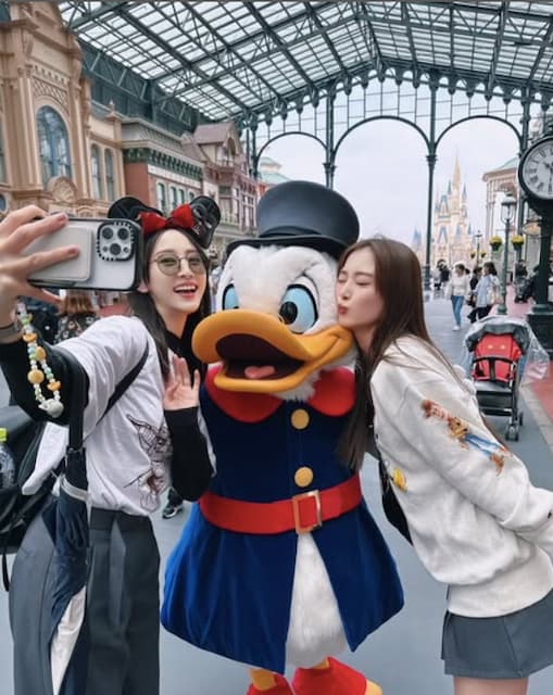 松井玲奈が内田理央とのディズニーツーショットを投稿！