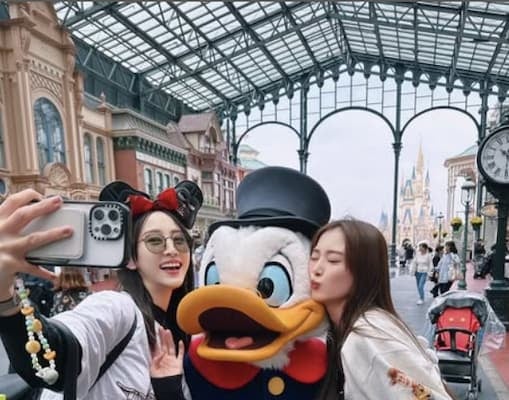 松井玲奈が内田理央とのディズニーツーショットを投稿！