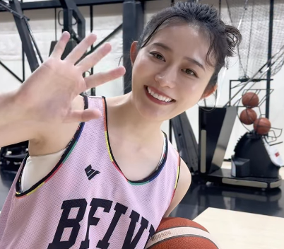 「走ってくるのめっちゃ可愛い」バスケ美女子、”乙女＆クールブレンド”のムービーにファンときめき状態！「こんな可愛い選手居たら大人気だろうナ」
