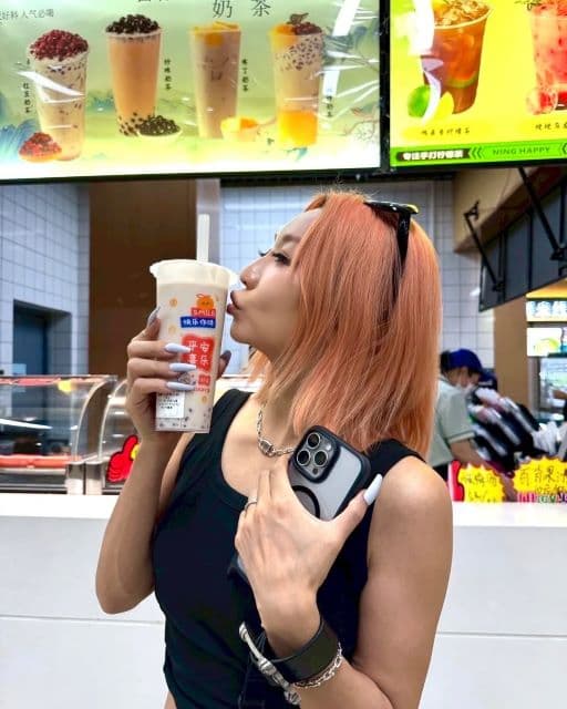 倖田來未、ヘルシーなへそ出しショットを公開！中国でおいしかったものを明かす！