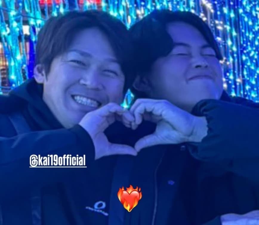 巨人・山瀬慎之助　ライバルとハートマーク！？甲斐拓也との2ショット公開！