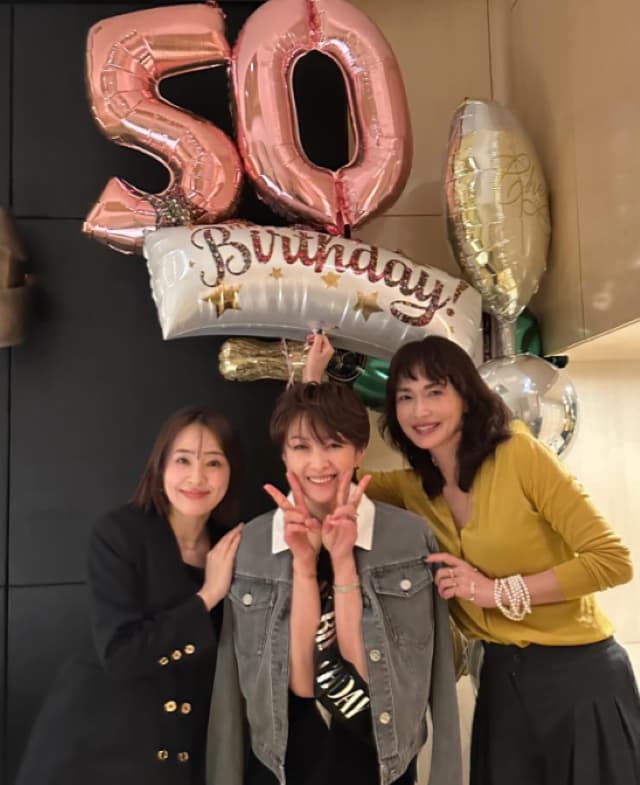 「こんなに美しいこの年の女性は見たことがありません」長谷川京子が吉瀬美智子の誕生日を祝う