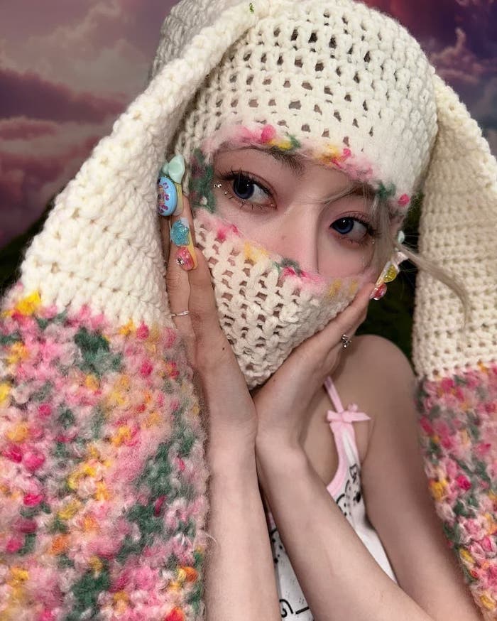 宮脇咲良の可愛すぎるうさみみニットが話題に