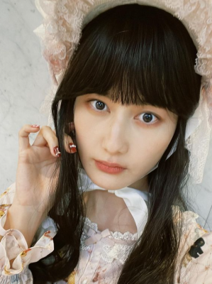 「絶対本物のお人形さん」「鬼可愛すぎます」大人気実力派女優が黒髪ロリータ姿を披露  圧倒的な美しさにSNS騒然