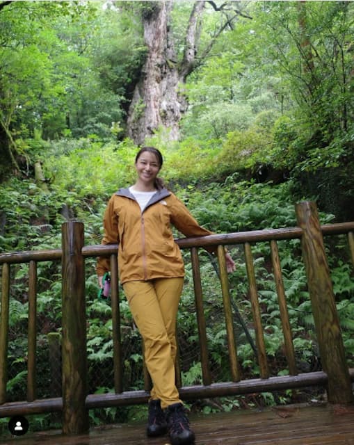 高橋メアリージュンがトレッキングウェア姿を公開