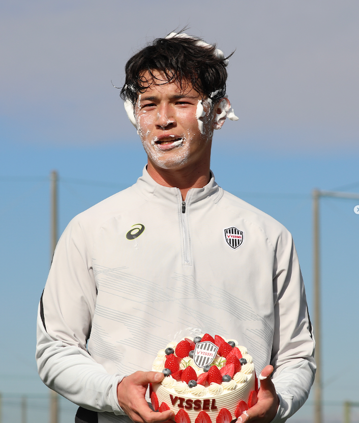 新チーム始動！ヴィッセル神戸、山内選手の誕生日を祝福