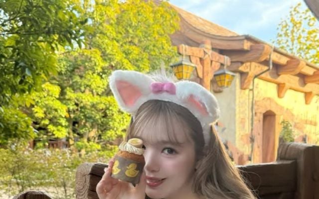 見惚れる可愛さ！藤田ニコルがディズニーシーを満喫