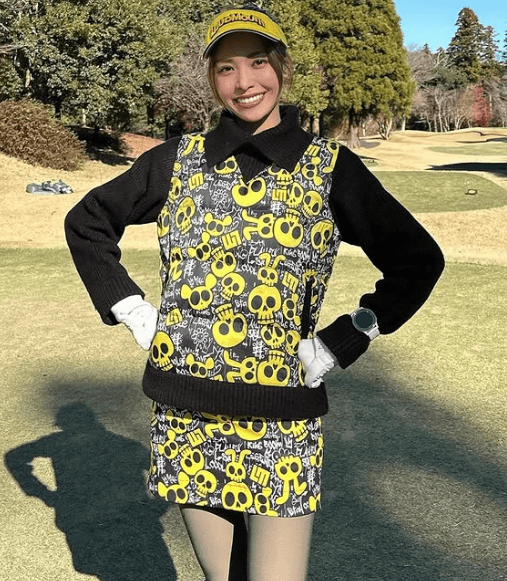 「めちゃくちゃ可愛い！」ゴルフ美女子、美脚まぶしいウェア姿で”ドヤポーズ”を披露！ファンときめきMAX「ナイス」