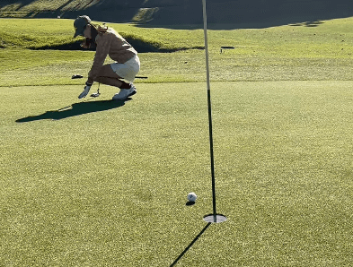 グリーンでうただれたゴルフ美女子、“3パット撲滅”を応援したくなるキュート・パタームービー公開！エール続々