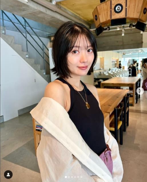 「美人さん発見」北原里英のヘルシーな肩見せショットが話題に！