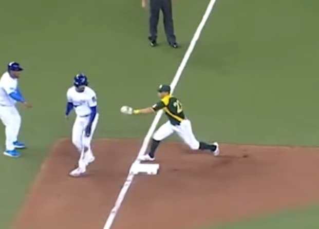 世界大会で隠し球！？WBC予選で南アフリカが隠し球に成功！MLB Japan