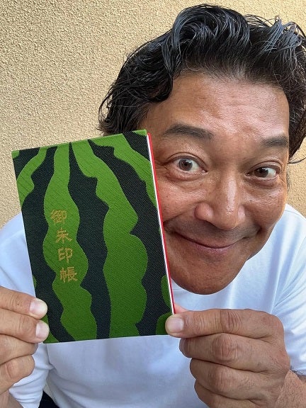 山口智充、世にも珍しい！？スイカ神社の御朱印帳を公開！