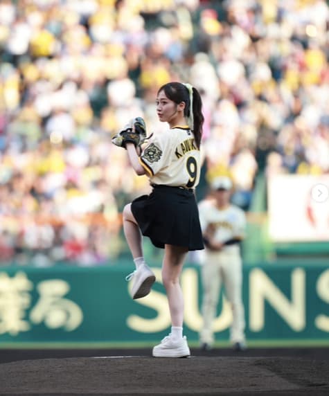 川上千尋が始球式を務めたことを報告！大観衆に見守られ素敵なフォームを披露