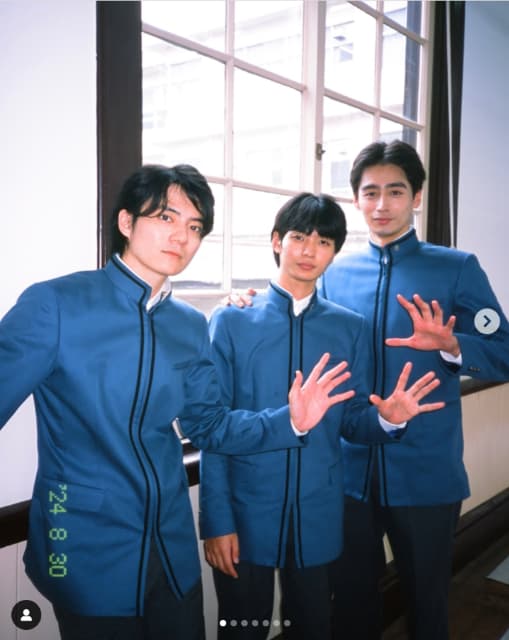 濱尾ノリタカ　『笑うマトリョーシカ』の仲間たちと制服オフショットに『ほっこりした気持ちでこの3人のお写真見れて嬉しいです☺️』