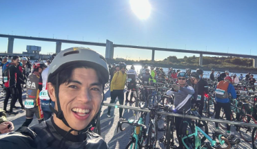 小島よしお、東京の絶景サイクリングに感動！「最高のロケーションピーヤ」