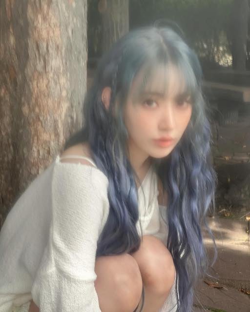 LE SSERAFIM・宮脇咲良の幻想的な1枚が話題に🪞