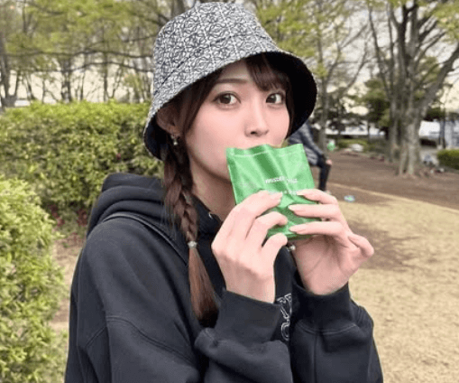 「おさげ髪がとても可愛い」人気ラウンドガール、おさげの美ショットを駒沢公園で公開！ドー活姿も称賛が続々