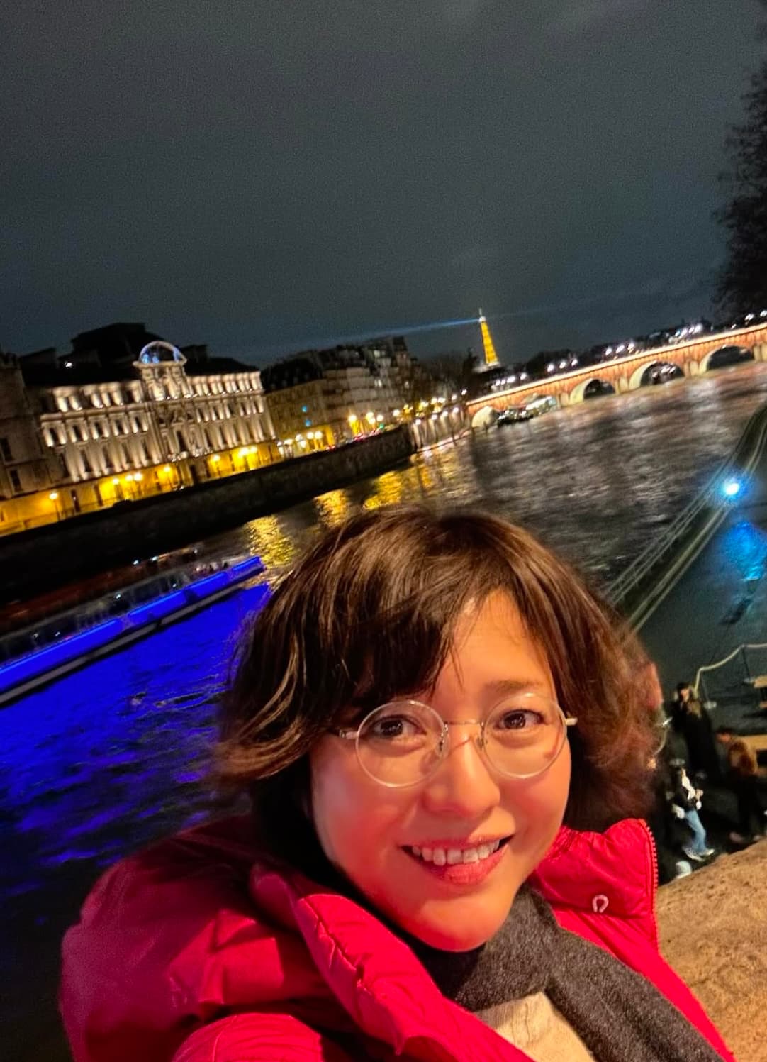 三田寛子、夜のパリを満喫！！「まるで映画のワンシーン〜」「パリの街がお似合いですね！」