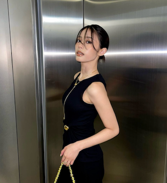 モデルのseira 暑さを感じさせないクールなブラックコーデを公開