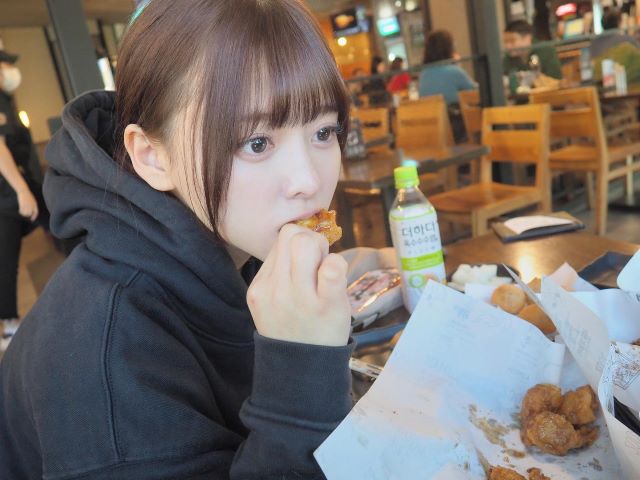 齊藤なぎさ、彼氏目線風もぐもぐショットにファン悶絶「世界で一番可愛い」「これは優勝だわ」