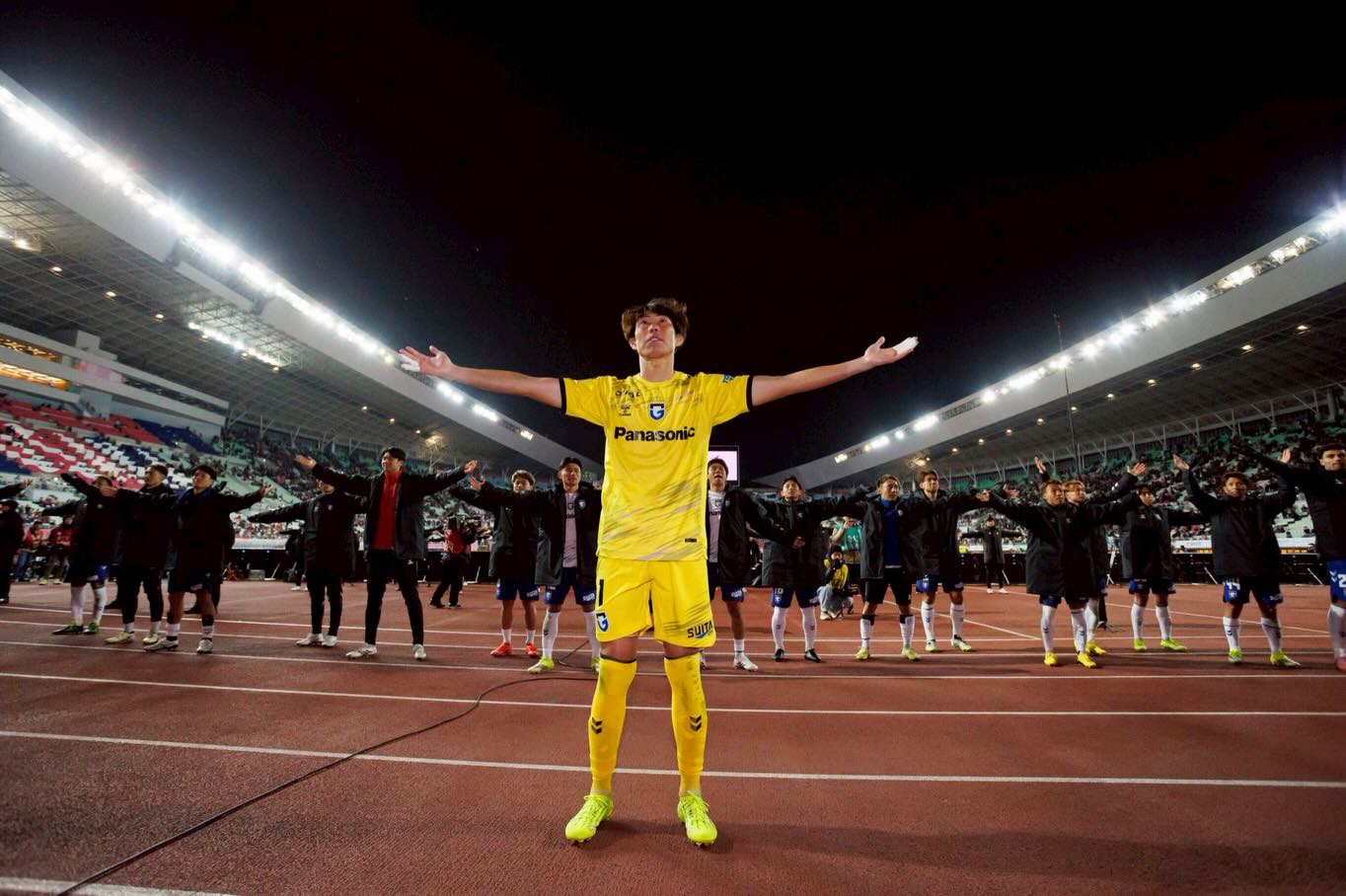 青白の大コレオに包まれて…東口順昭「いつも熱い応援ありがとう」