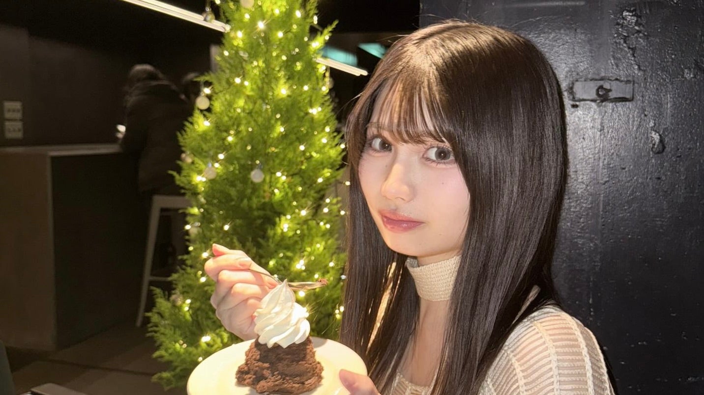 ”可愛すぎる”と話題に　藤田みあ、夜カフェでひと息　落ち着いた時間を切り取った一枚