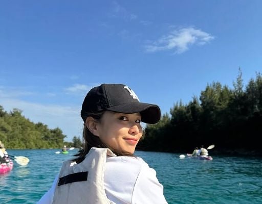 テニス美女・宇野真彩、宮古島でカヤックに挑戦！笑顔の初体験ショットが可愛すぎると話題！